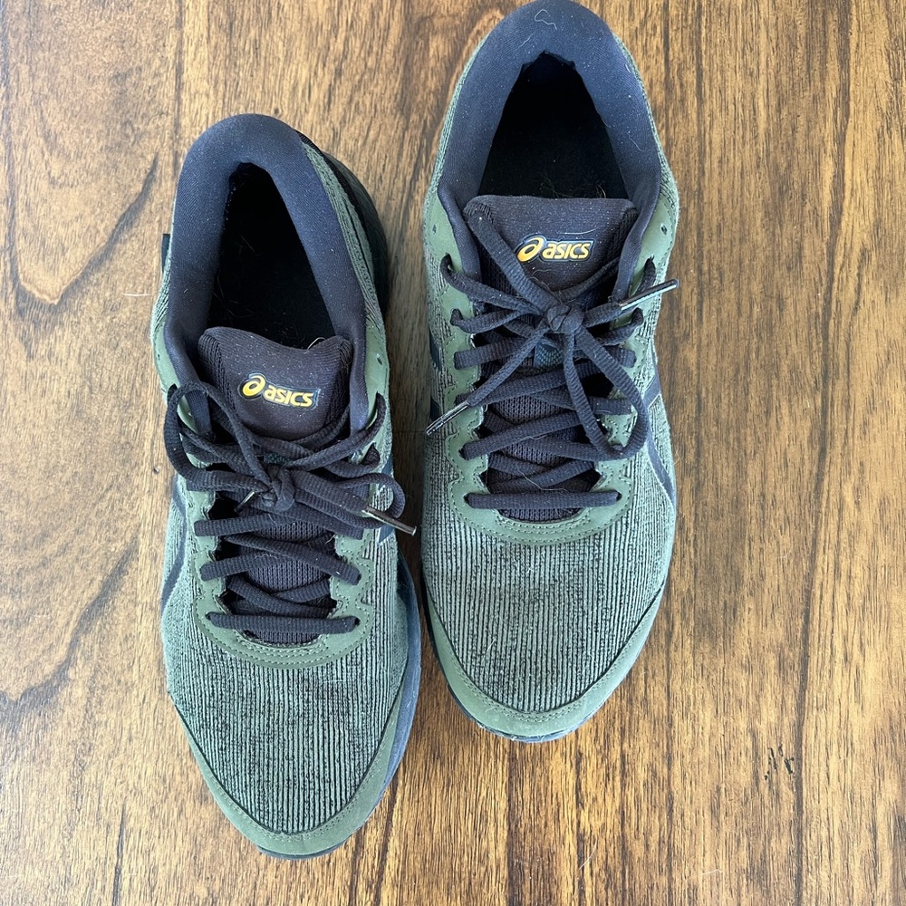 Men’s ASICS sneakers